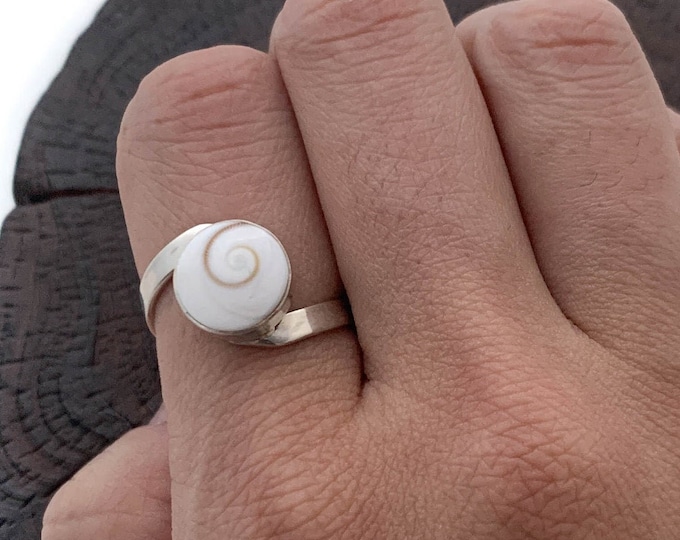 Shiva's Eye Ring, Sterling Silver Shiva, Small Round Shiva Shell Ring, Natural Eye of Shiva Shell,Silver Shiva Ring, White Ring,Minimalist