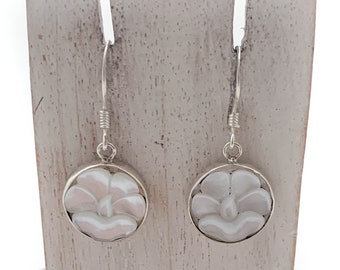 Round Mother of Pearl Earrings, Carved Floral Mother of Pearl, White Earrings, Round Earrings, Flower Lover, Floral Earrings, Carved Shell