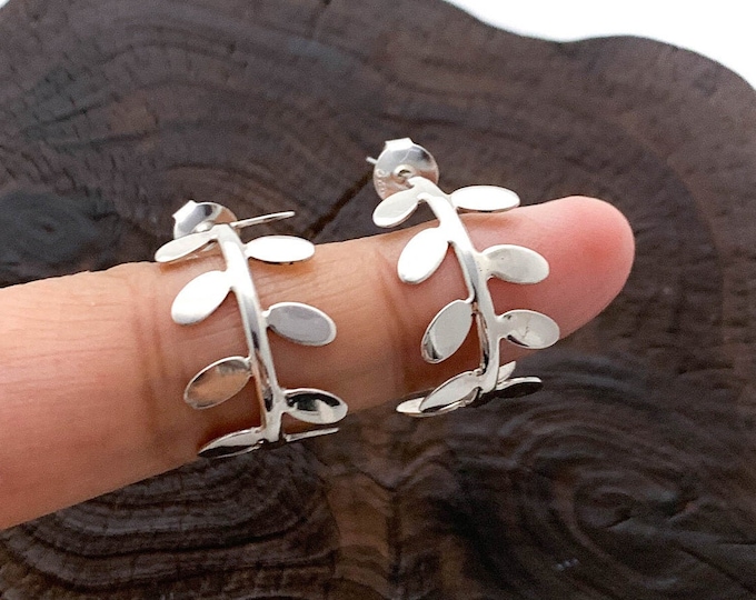 Silver Hoop Earrings, 20mm Hoop with Oval Leaves, Hoop Earrings, Nature Hoop Earrings, Leaf Hoop,Sterling Silver Earring