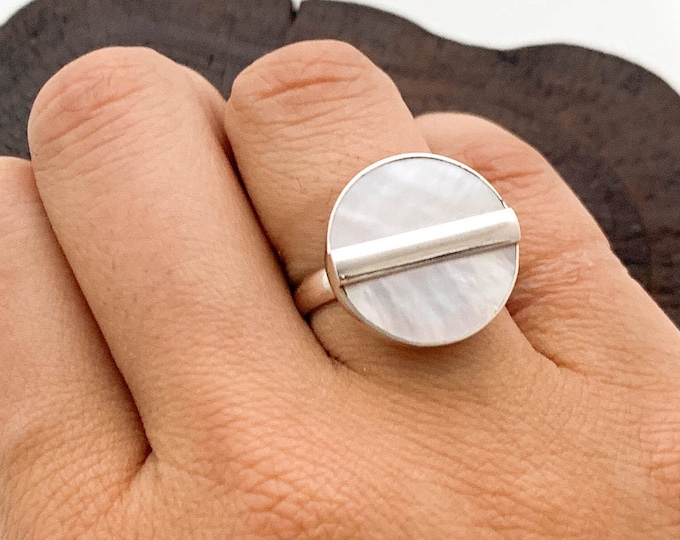 Silver Round Ring, Round Mother of Pearl Ring, White Ring, Round Ring, Circle Ring, Silver Line,Minimalist Ring,Mother of Pearl Ring