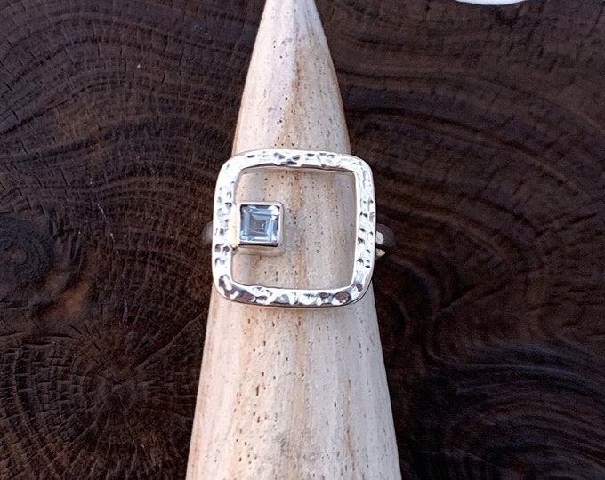 Blue Topaz  Ring, Square Hammered Ring, Blue Topaz Sterling Silver Ring, Square Ring, Blue Topaz Square Stone, Hammered Ring, Geometric Ring