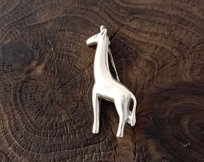 Giraffe Silver Sterling Silver Brooch / Pin, Zoo Animal Pin, Wildlife Animal Pin, Animal Lover, Zoo Lover, Silver Giraffe Pin