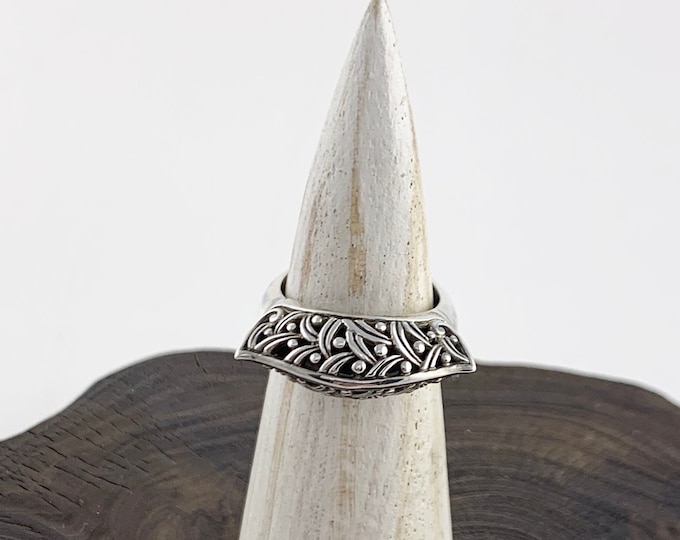 Sterling Silver Ring, Beautiful Silver High Polished and Oxidized Ring, Foliage Pattern, Decorative Ring, Silver ring