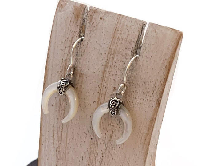 Small Crescent Moon Earrings, Mother of Pearl Crescent Earrings, Crescent Moon Jewelry, White Horn ,Silver 925