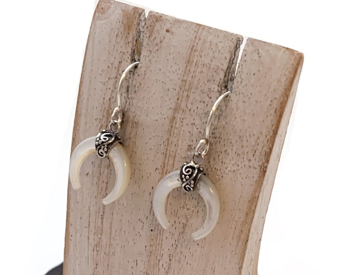 Small Crescent Moon Earrings, Mother of Pearl Crescent Earrings, Crescent Moon Jewelry, White Horn ,Silver 925