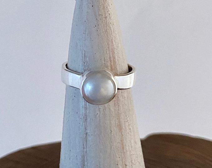 Silver Pearl Ring, White Pearl Ring,Sterling Silver Pearl Ring,Minimalist Pearl Ring,White ring,Real Pearl Ring,Simple Pearl Ring