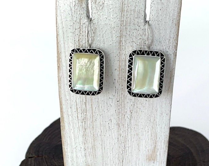 Silver Shell Earrings, Rectangular Yellow Shell, Sterling Silver Earrings, Geometric Shell Earrings, Silver.925, Natural shell