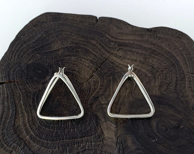 Silver Triangle Earrings, Minimalistic Earrings, Geometric Earrings, Tetrahedron Earrings,Solid Silver Triangle