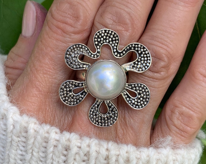 Mabe Pearl Flower Ring, Oxidized Sterling Silver 925, Chunky Pearl Ring, White Pearl Ring,Silver Flower Ring, Matching Earring and pendant.