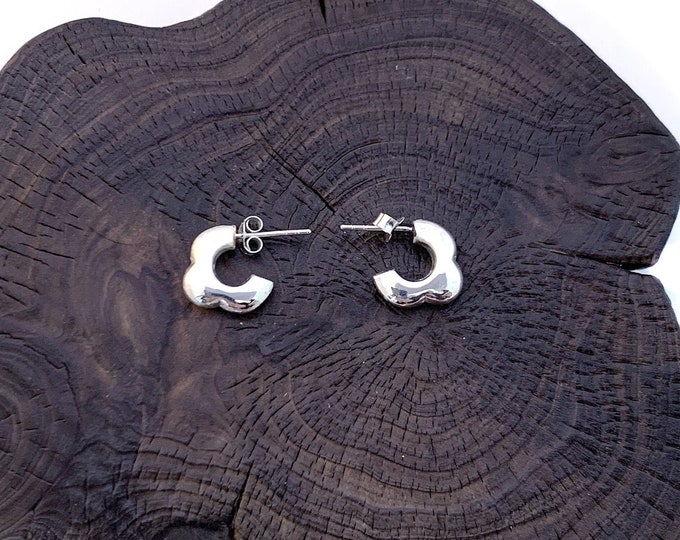 Silver Earrings, Curved Stud Earrings, Round Silver Earring, Curvy Stud, Solid Silver,Silver Post