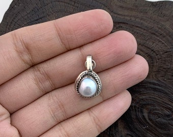 Grey Pearl Pendant, Natural Pearl, Dainty Pearl Pendant, Minimalist,  Handmade, Gift for Her,Pearl Necklace