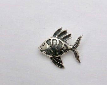 Sterling Silver Fish Pin, Silver Fish Brooch,Fish Pin, Ocean Fish Pin, Tropical Fish Pin, Fish Lover
