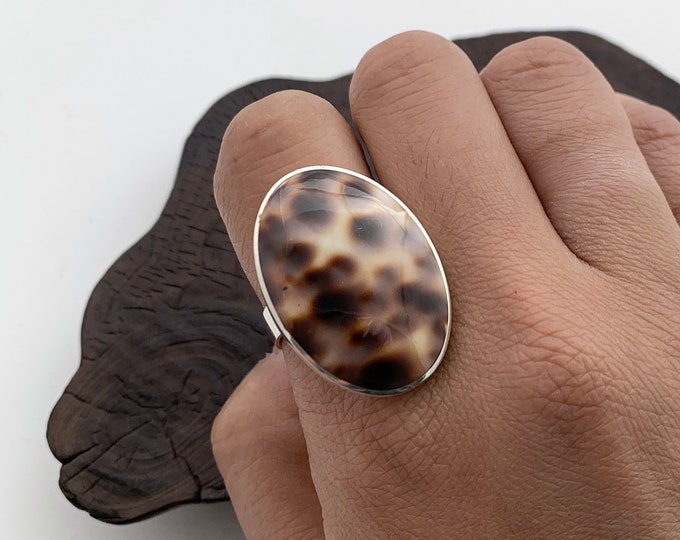 Stunning Oval Cowrie Shell Ring, Oval Ring, Natural Ring, Silver 925,Shell Ring, Brown and White Shell,Adjustable Ring