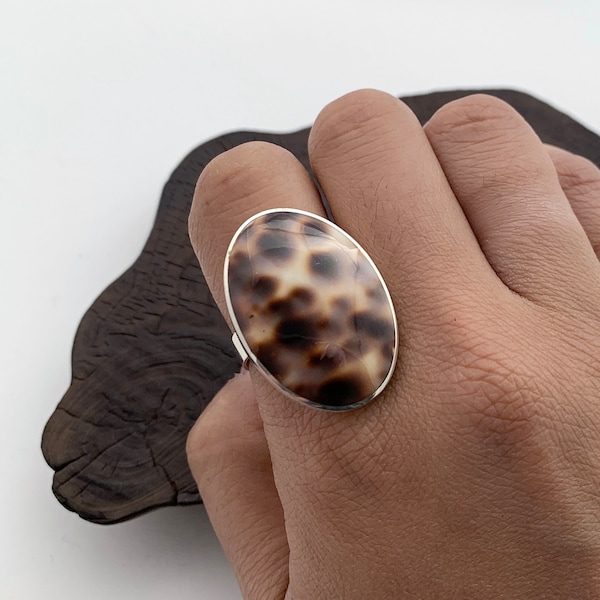 Stunning Oval Cowrie Shell Ring, Oval Ring, Natural Ring, Silver 925,Shell Ring, Brown and White Shell,Adjustable Ring