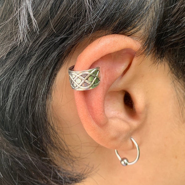 Silver Ear Cuff, Shiny Sterling Silver Ear Cuff Wrap, Celtic Design Ear Cuff, No Piercing.