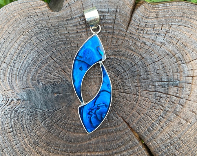 Blue Paua Shell Pendant,Minimalist Pendant, Blue Pendant,Silver Blue Necklace,Blue ShellPendant,Everyday Pendant