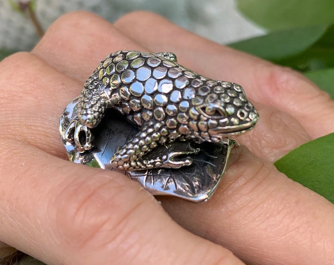 Frog Silver Ring, Animal Ring, Dotted Frog on a Water Lily, Sterling Silver Ring,Frog Lover, Sterling Silver