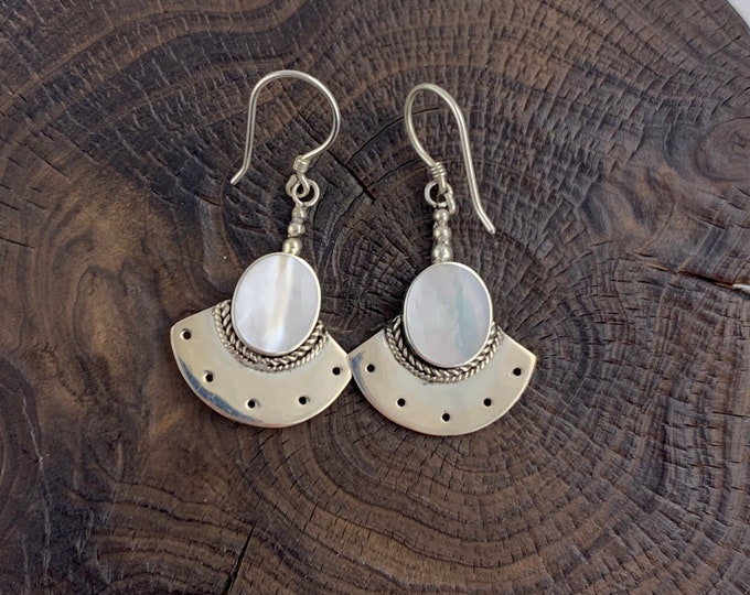 Silver White Shell Earrings, Silver Fan Shaped, Drop Earrings, Mother of Pearl Earrings,Silver Shell earring