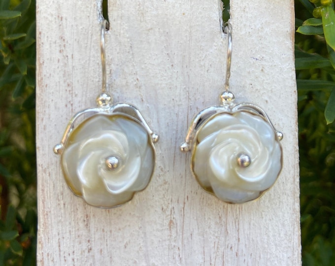 White Flower Earrings,Carved flower Earrings,Mother of Pearl Earrings,Sterling Silver Flower Earrings