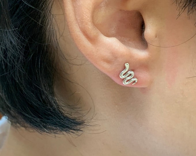 Silver Snake Studs, Sterling Silver Snake Jewellery,Tiny Snake Cartilage, Minimalist Snake, Serpent Stud, Snake Earring,Serpent Studs