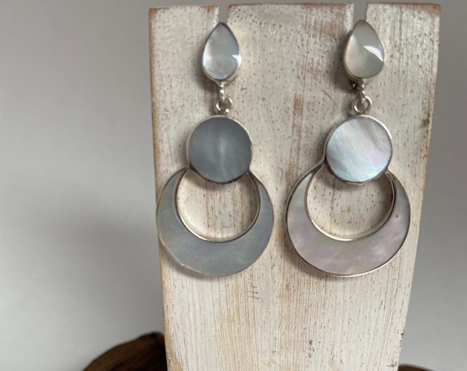 Silver White Earrings,Mother of Pearl Earrings,Sterling Silver Earrings,Round Earring,Crescent moon Drop,White Shell Earrings,Stunning Drop