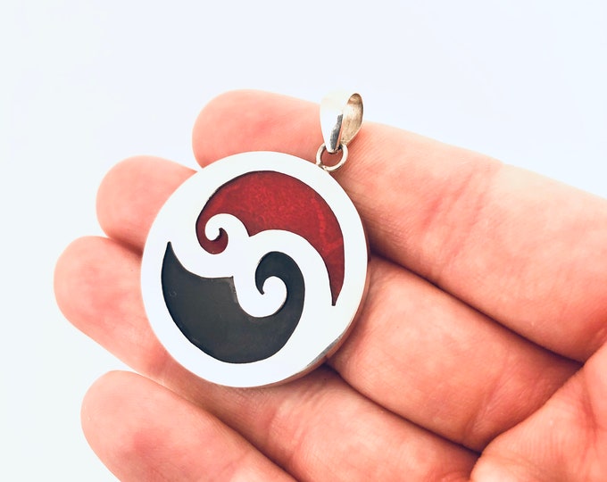 Silver Red Coral Pendant,  Black Shell Round Pendant,Reversible Round Pendant, Double Side, Sterling Silver 925 Wave Pendant