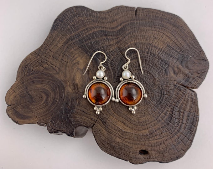 Silver Baltic Amber, Silver Dangle Earring , White Pearl,Sterling Silver Earrings Dangle, Amber Earrings, Round Amber