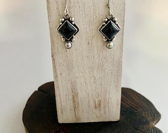 Onyx earrings,Square Onyx Earrings,Grey Pearl and Onyx,Onyx Pearl Earrings,Sterling Silver 925,Black and Grey Pearl,