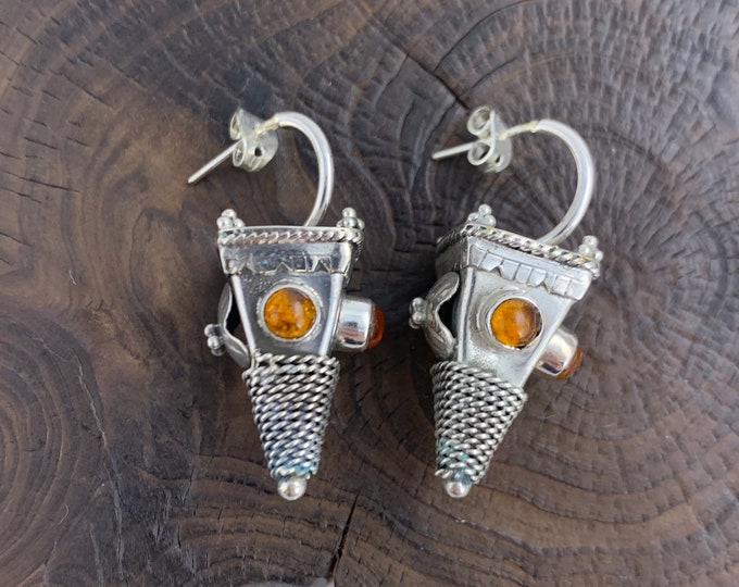 Amber Earrings, Stunning Triangle Silver Earring, Baltic Amber Stud Earrings, Sterling Silver 925, Silver Amber Earrings