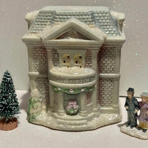 REDUCED Cobblestone Corners 2022 LIGHTED CHRISTMAS Village Set New in the  Box Was 63 -  Denmark