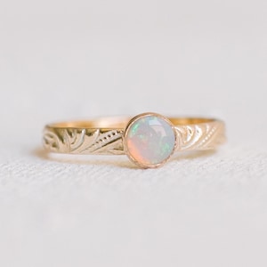 Stone Pattern Floral Ring 14K Gold Filled R1375