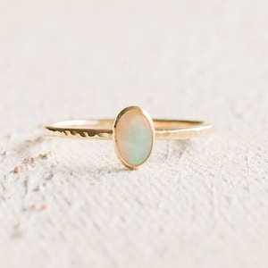 Natuurlijke opaal ovale cabochonring 14K gold filled € 13,95