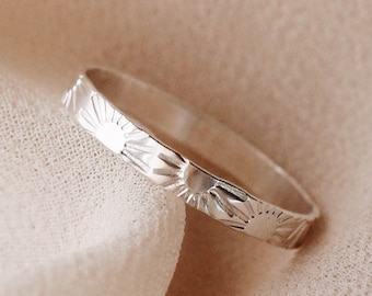 Bague plate en argent sterling estampée soleil R1251