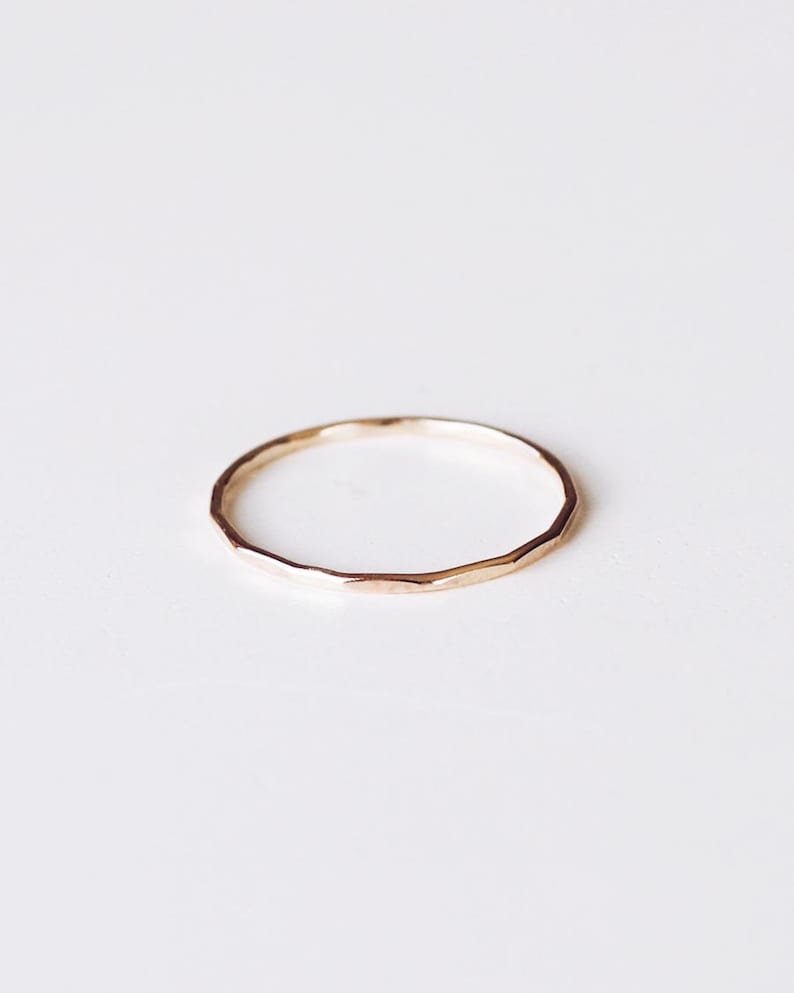Gehamerde facet dunne 12K goudgevulde sterling zilveren ring R1092 afbeelding 3