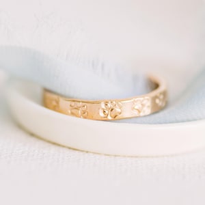 Anillo para mascota con huella de pata de perro, chapado en oro de 14 quilates R1422