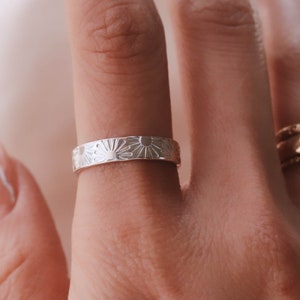 Sterling Silver Sun Ray Stamped Thick 4mm Ring Band R1281