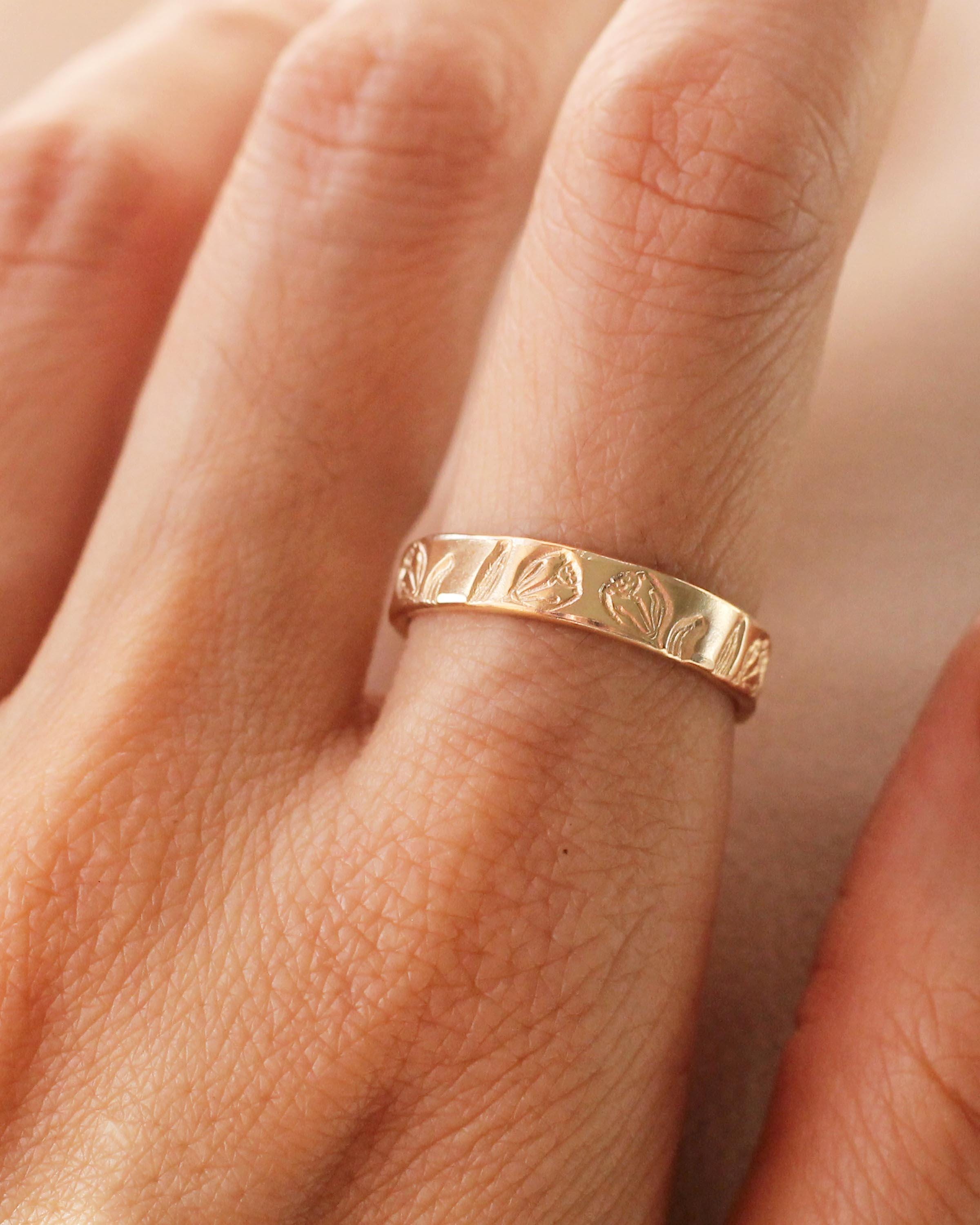 【ユーズド品】TIFFANY　Tulip Motif Ring　＊585 Tiffany & Co. Tulip Motif Ring in 18K yellow gold Circa 1994