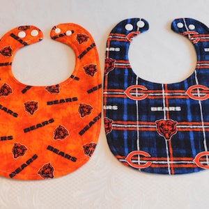 Chicago Bears bib // best baby shower gifts // baby gifts // DIY baby bibs