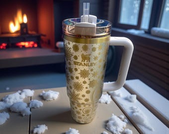 Vaso Stanley H2.0 Quencher de 30 oz con forma de copo de nieve y asa, con grabado envolvente