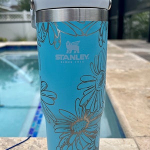 30 Oz DAISY Stanley Iceflow Flip Straw-Engraved