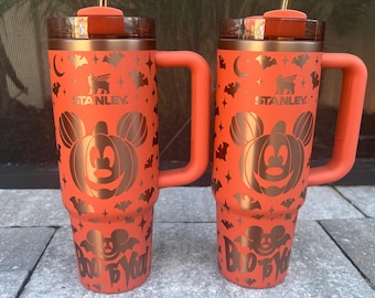 ¡Buu a ti! Vaso de viaje Stanley Quencher H2.0 de 40 oz con asa y grabado envolvente.