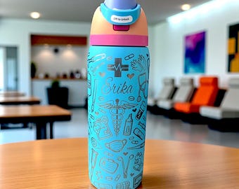 Nurse Life - OWALA Free Sip Tumbler, 24, 32 eller 40 oz, graverad helomslag