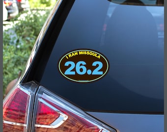 Corrí la maratón de Missoula, Montana (26.2 millas) SIN AÑO. Calcomanía removible o imán para auto. Regalos para corredores.
