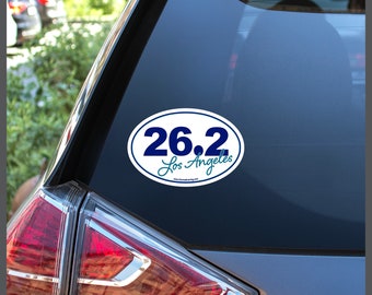Los Ángeles LA California 26.2 Maratón en letra cursiva Calcomanía o imán para auto Regalos para corredores