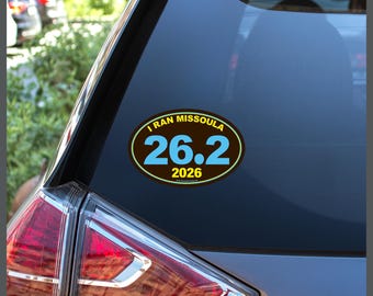Calcomanía removible o imán para auto "Corrí la maratón de Missoula, Montana, 26.2 millas" 2024 2025 2026 AÑO PERSONALIZADO Regalos para corredores