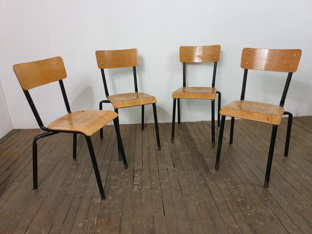 Chaises d'école Vintage