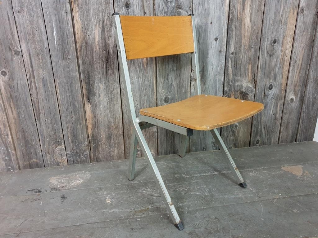 Chaise d'école Vintage