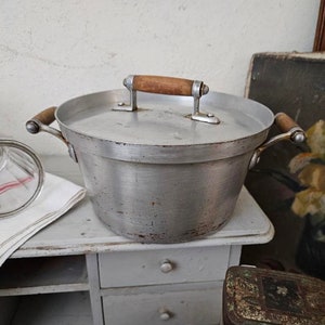 Small cooking casserole