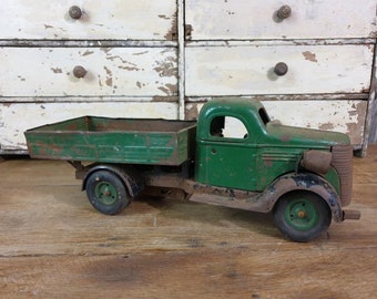 Camion en tôle Vébé - Jouet ancien