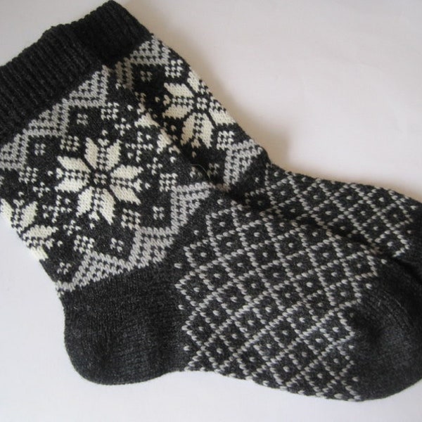 Men Knit Natural Estonia Merino wool 100% quality class yarn Norwegian Socks Knit Christmas Star EU-42-44US-10-11 Nace warm comfort feet